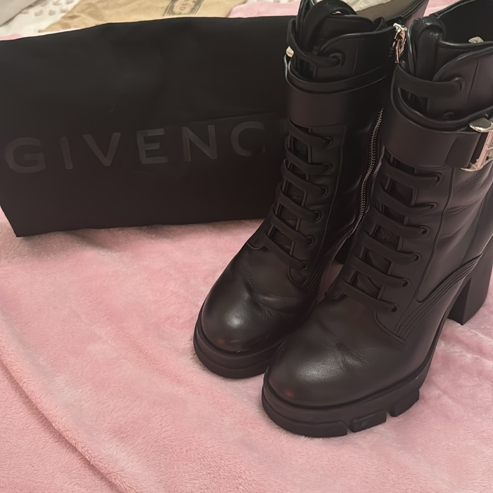 βΌοΈβͺοΈGivenchy β LEATHER COMBAT BOOTS βͺοΈβΌοΈ - Picture 10 of 11
